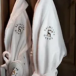 Reindeer Manor 5*