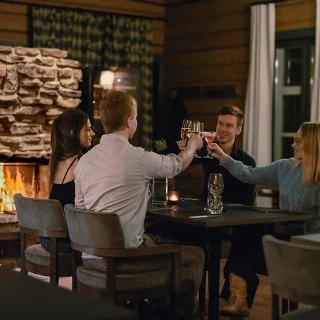 Semesteranläggning (resort) Reindeer Manor 4*