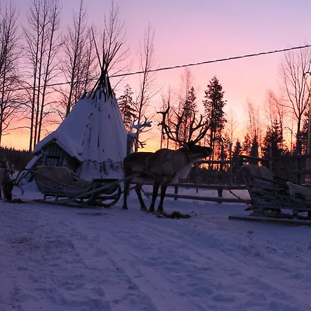 Lomakeskus Reindeer Manor 5*