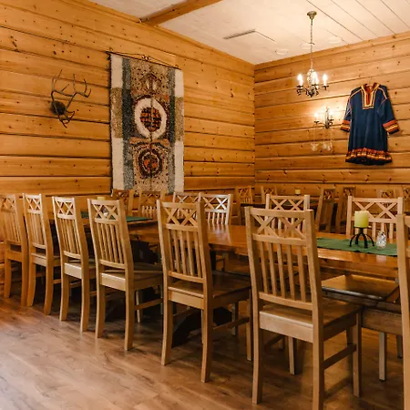 Reindeer Manor לוי